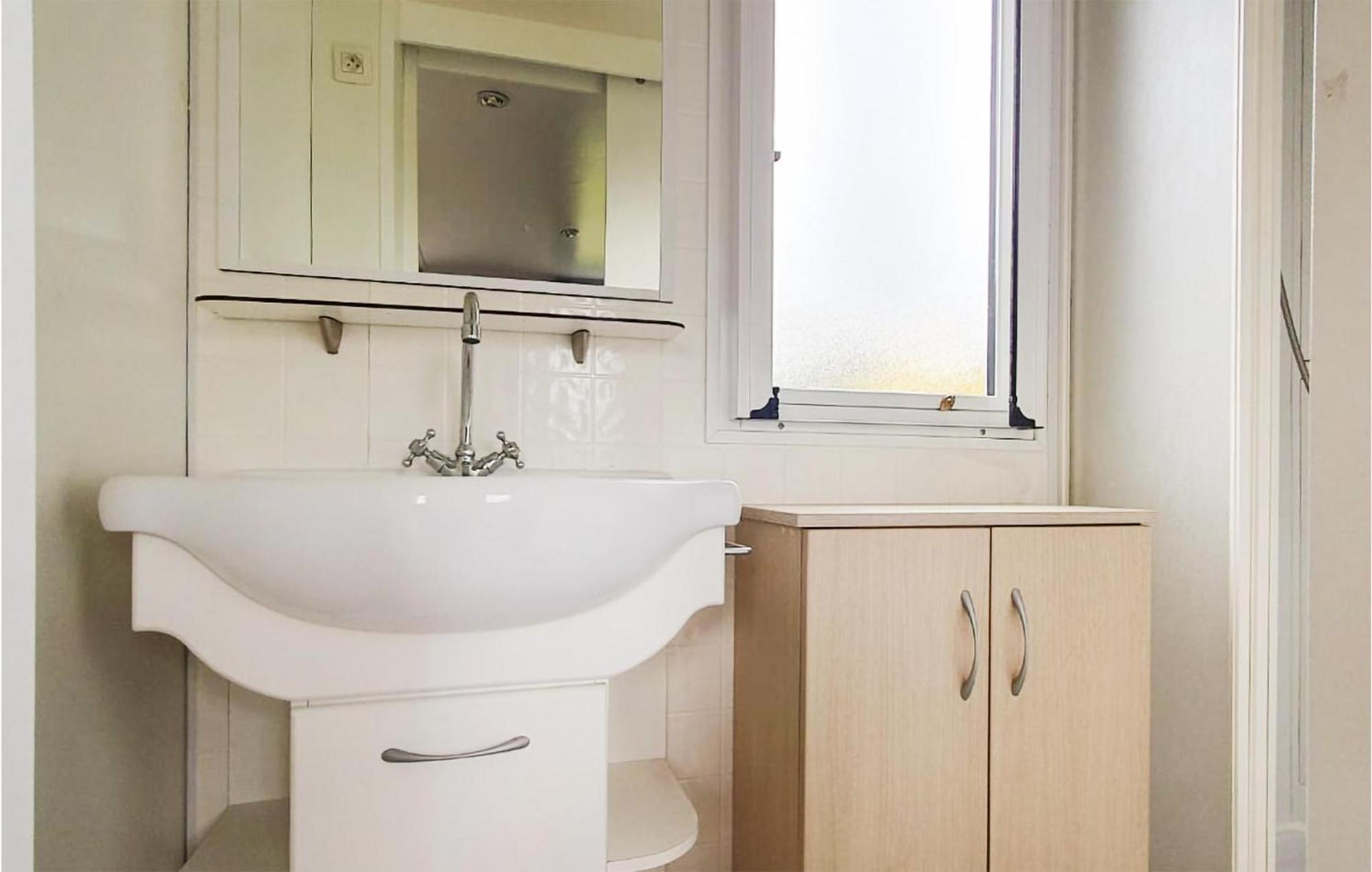 Gorgeous Home In Tzummarum With Wifi Extérieur photo