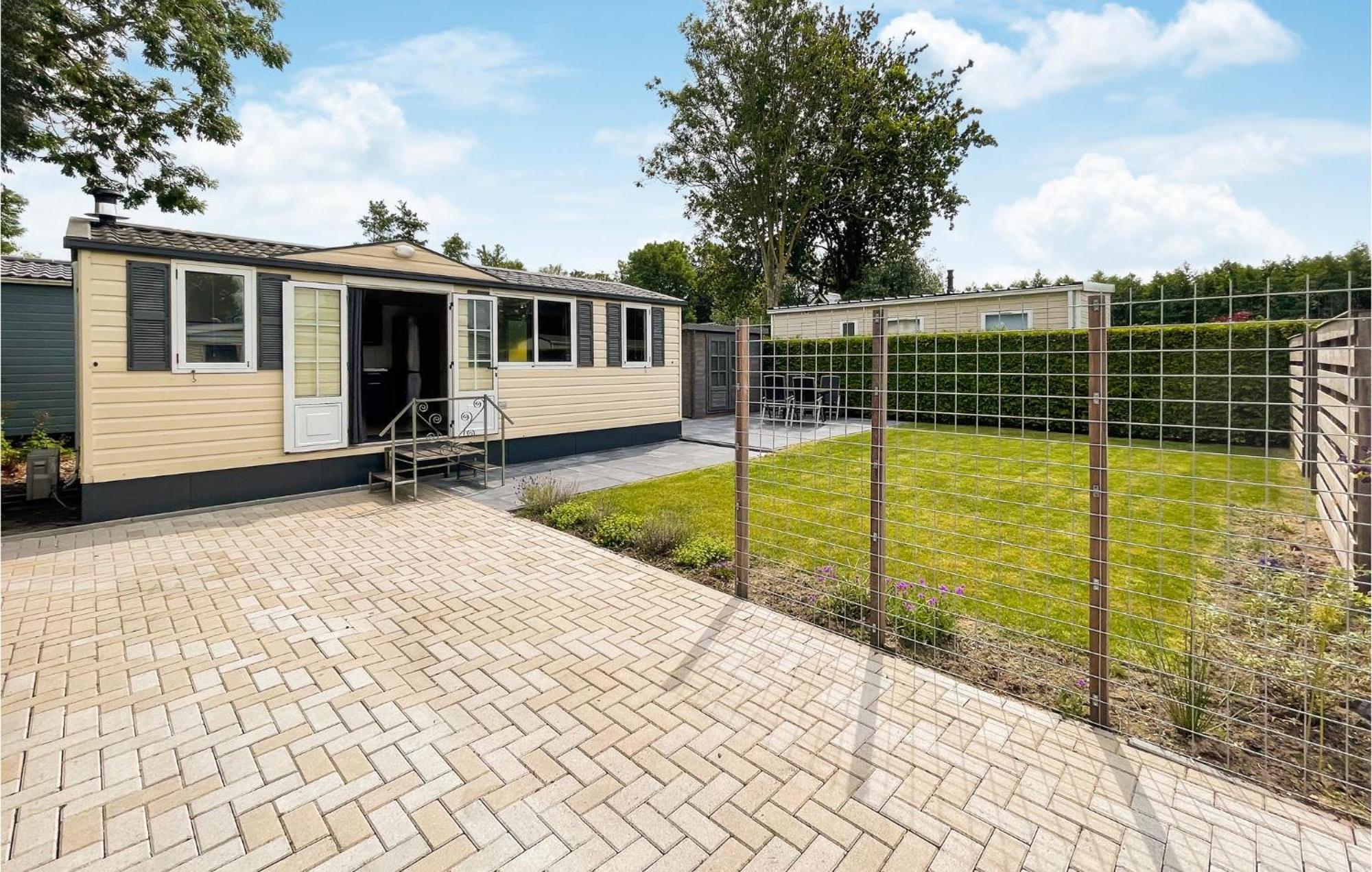 Gorgeous Home In Tzummarum With Wifi Extérieur photo