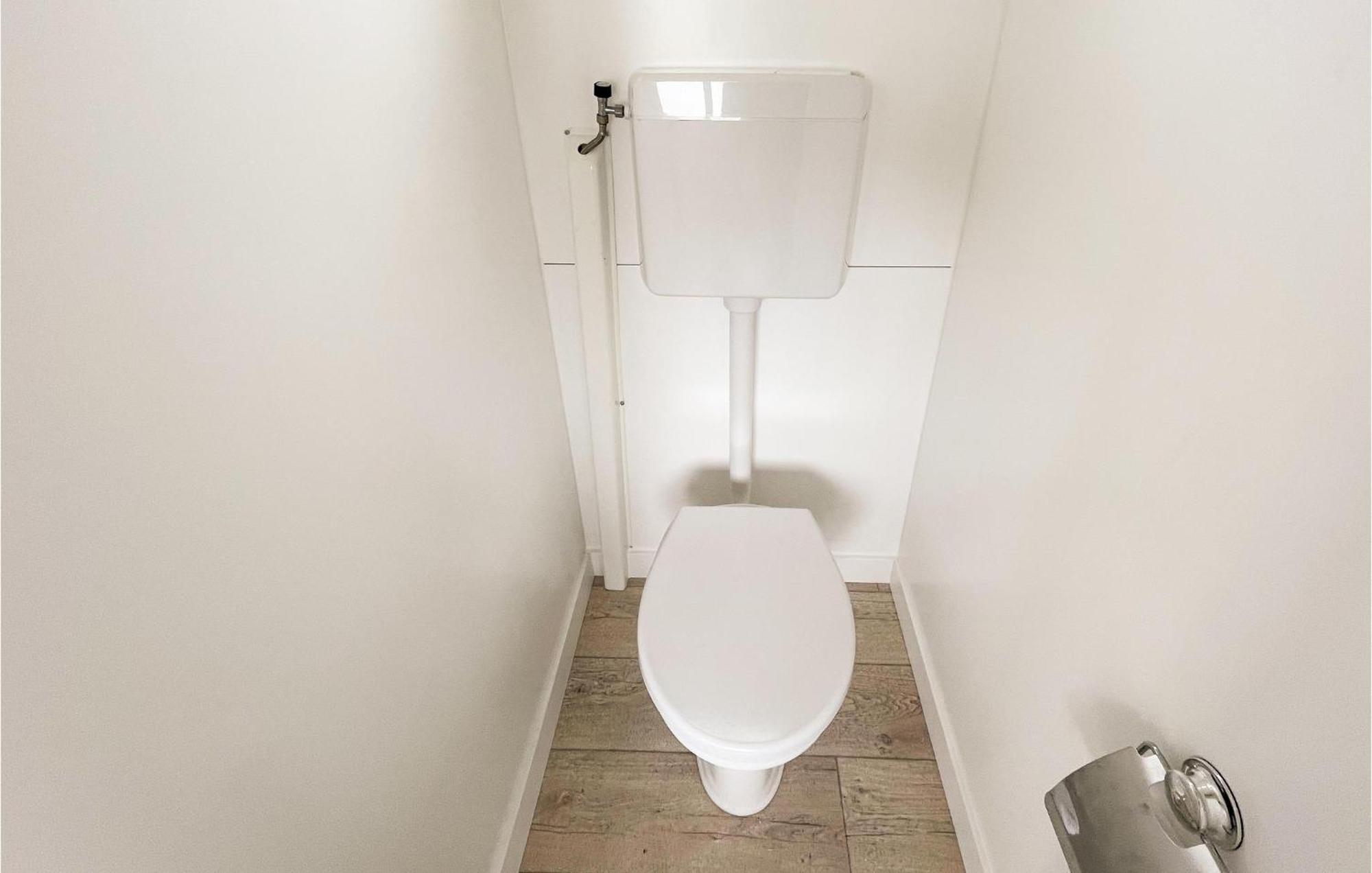 Gorgeous Home In Tzummarum With Wifi Extérieur photo